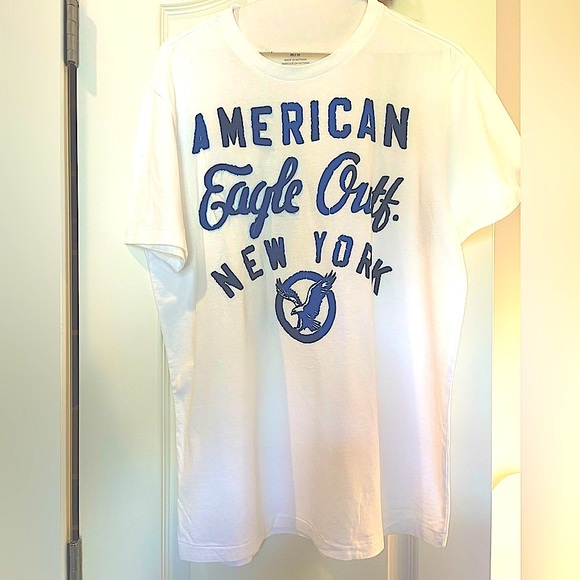 American Eagle New York white tee with blue letters MEDium NEW Athletic Fit - Picture 1 of 3